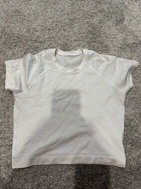 Lululemon Women's Cream Short Sleeve Top size 4